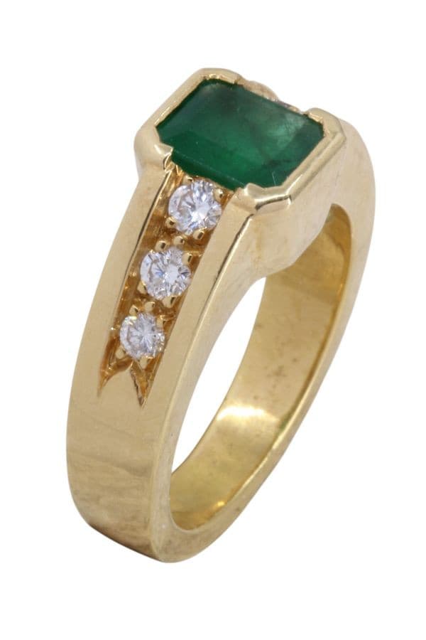 BAGUE MODERNE ÉMERAUDE ET DIAMANTS — vue 3