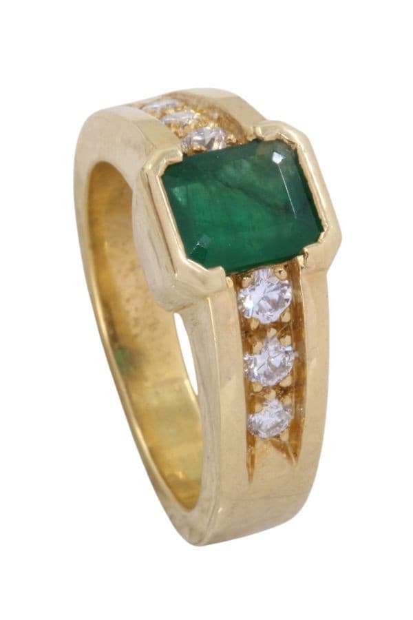 BAGUE MODERNE ÉMERAUDE ET DIAMANTS — vue 4