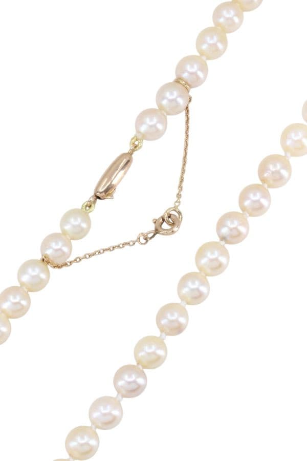 COLLIER DE PERLES LONG — vue 3