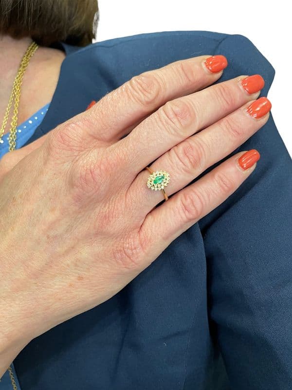 BAGUE MARQUISE ÉMERAUDE ET DIAMANTS — vue 2