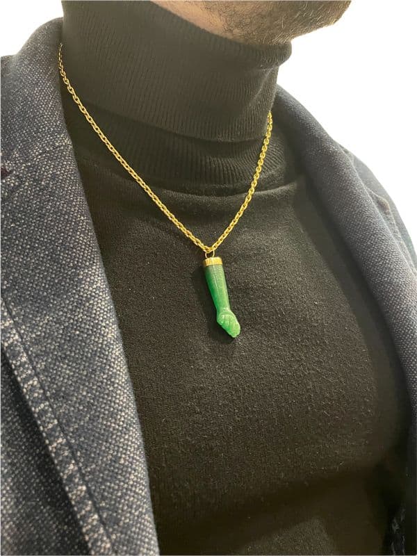 PENDENTIF "MANO FIGA" EN JADE — vue 2