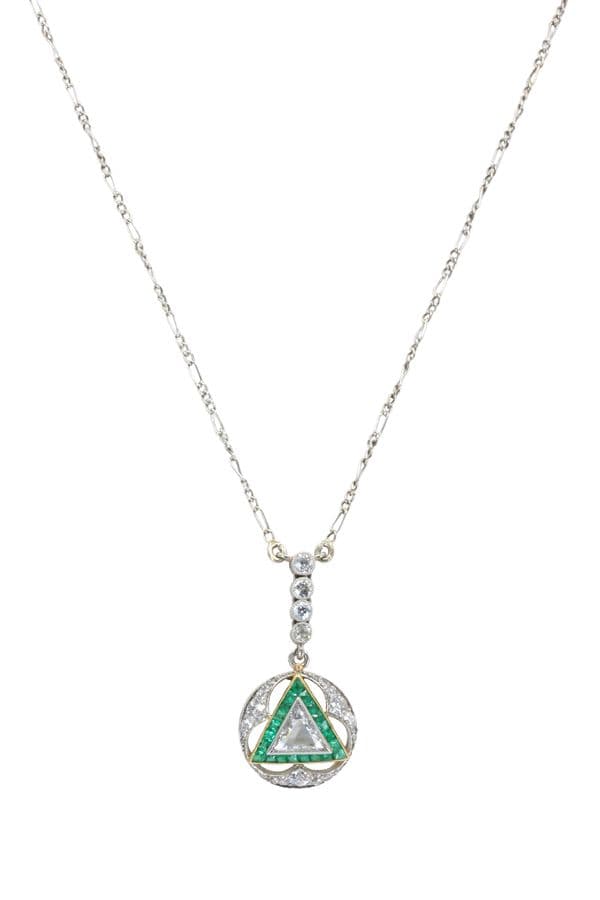 COLLIER ART-DÉCO MAÇONNIQUE ÉMERAUDES ET DIAMANTS