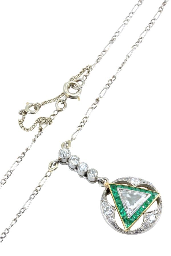 COLLIER ART-DÉCO MAÇONNIQUE ÉMERAUDES ET DIAMANTS — vue 5