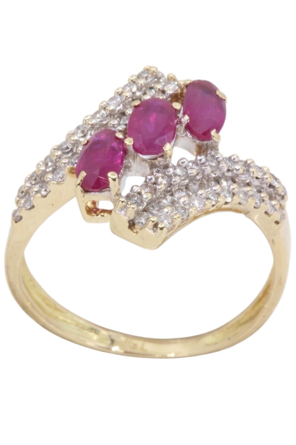 BAGUE RUBIS ET DIAMANTS
