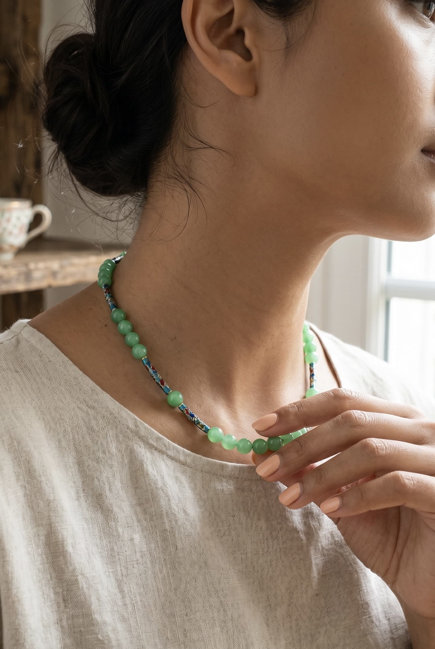 COLLIER ÉMAILLÉ PERLES DE JADE — vue 2