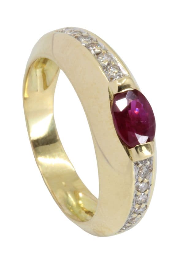 BAGUE MODERNE RUBIS ET DIAMANTS — vue 4