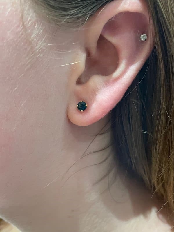 BOUCLES D'OREILLES CLOUS TOPAZES — vue 2