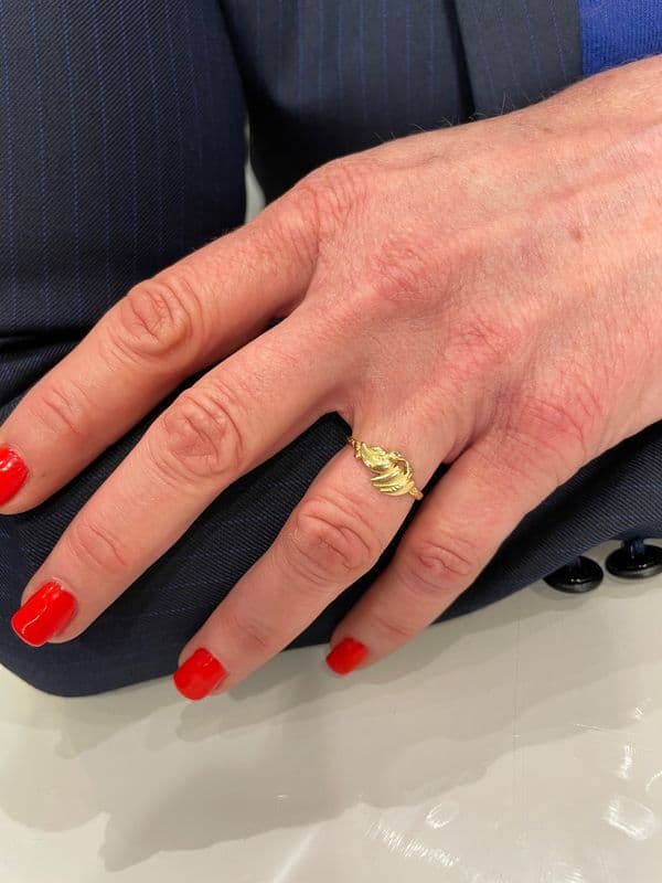 BAGUE MODERNE COLOMBES ET DIAMANTS — vue 2