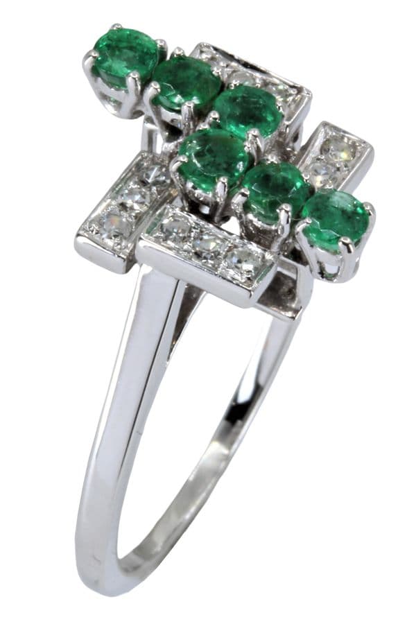 BAGUE MODERNE ÉMERAUDES ET DIAMANTS — vue 4