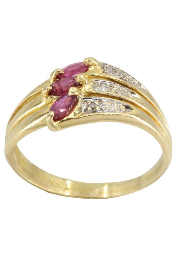 BAGUE MODERNE RUBIS ET DIAMANTS — vue 1