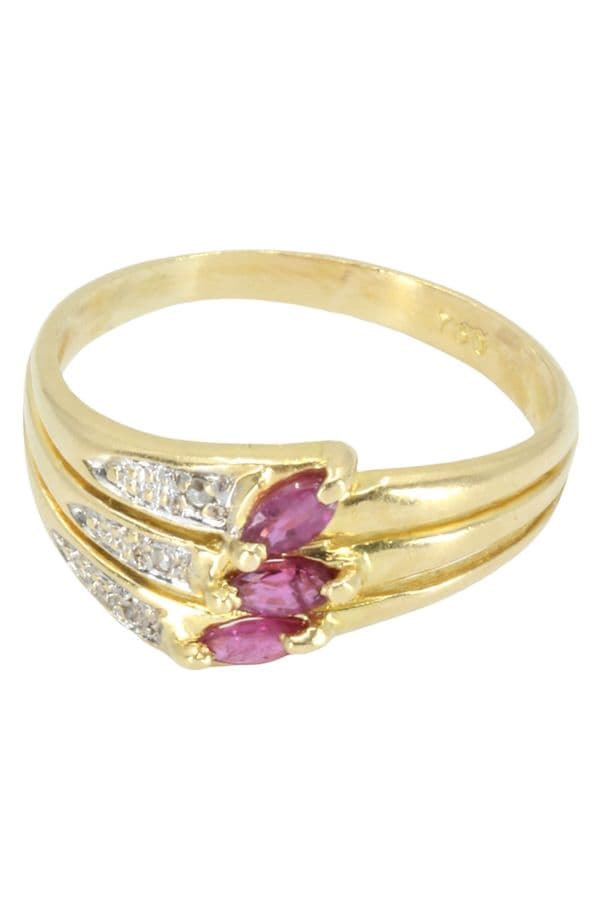 BAGUE MODERNE RUBIS ET DIAMANTS — vue 3