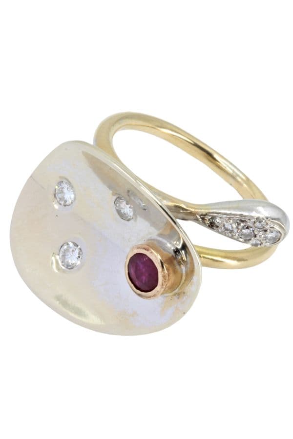 BAGUE DE CRÉATEUR RUBIS ET DIAMANTS — vue 4