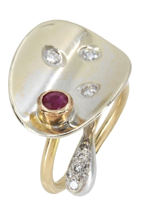 BAGUE DE CRÉATEUR RUBIS ET DIAMANTS — vue 5