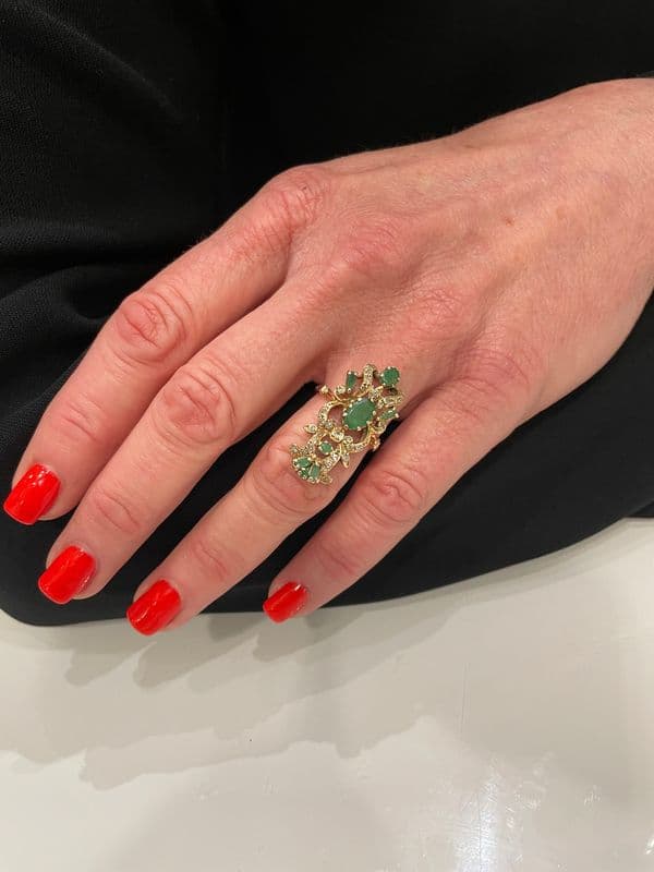 BAGUE ORIENTALE ÉMERAUDES ET DIAMANTS — vue 2