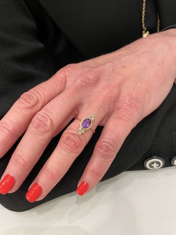 BAGUE ANCIENNE AMÉTHYSTE ET DIAMANTS — vue 2