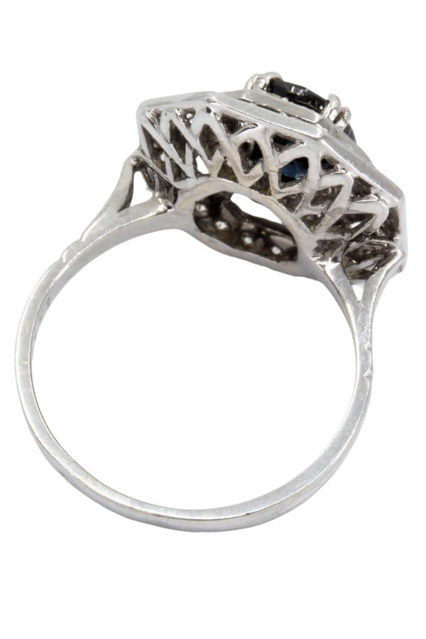 BAGUE SAPHIR ET DIAMANTS STYLE ART-DÉCO — vue 6