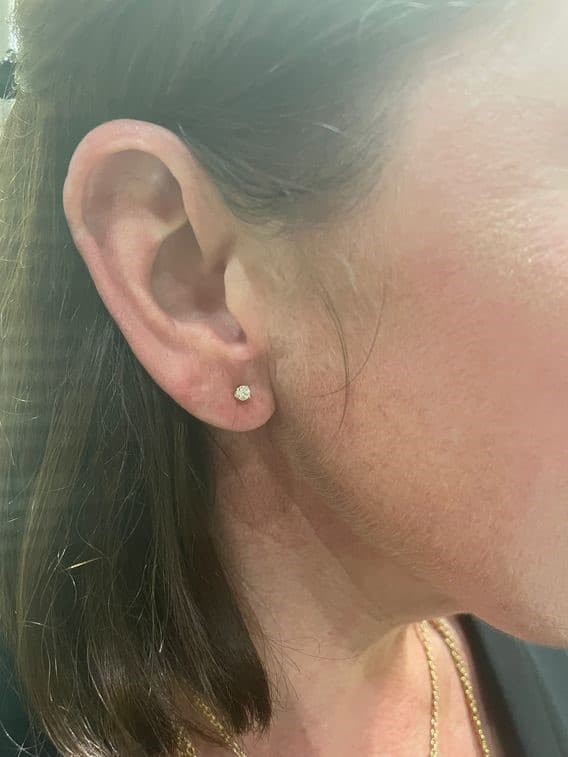 BOUCLES D'OREILLES CLOUS DIAMANTS — vue 2