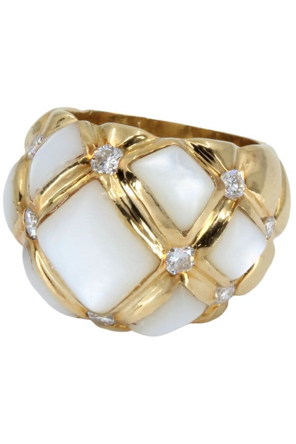 BAGUE MODERNE NACRE ET DIAMANTS — vue 3