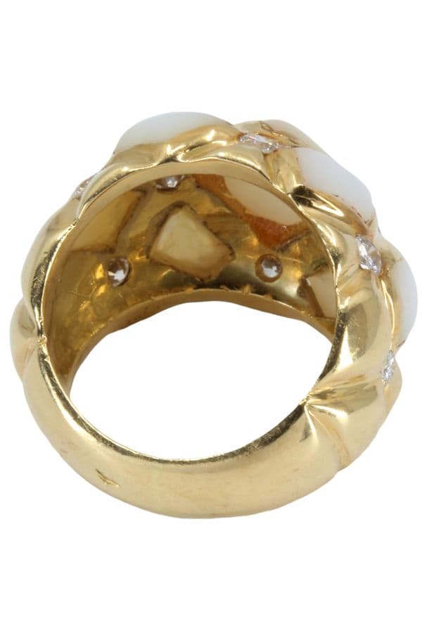 BAGUE MODERNE NACRE ET DIAMANTS — vue 4