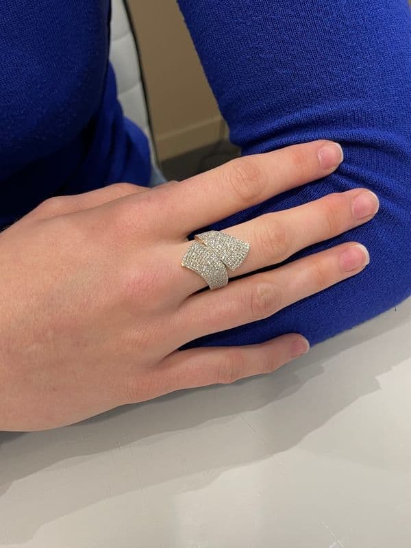 BAGUE MODERNE PAVAGE DIAMANTS — vue 2