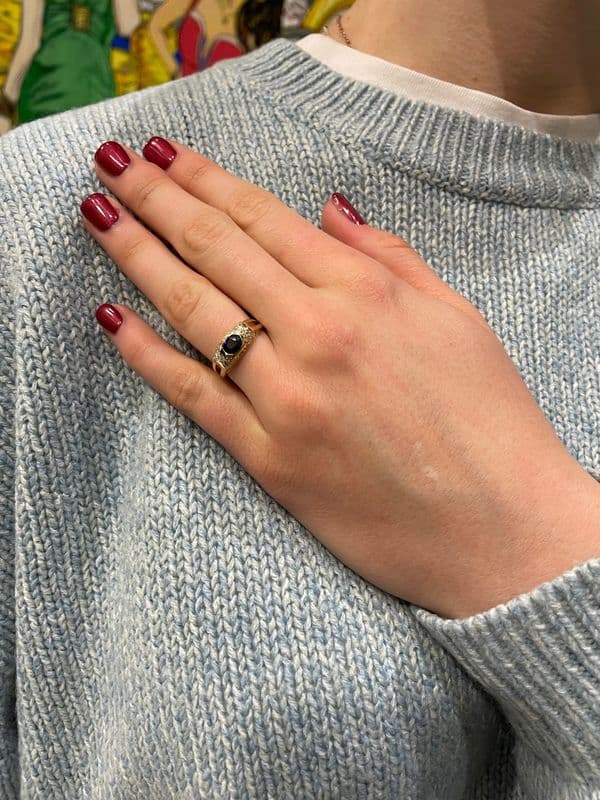 BAGUE MODERNE SAPHIR ET DIAMANTS — vue 2