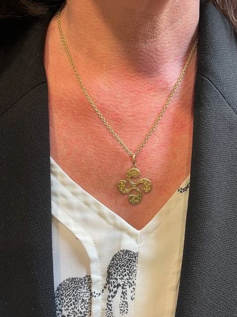 PENDENTIF CROIX BASQUE — vue 2