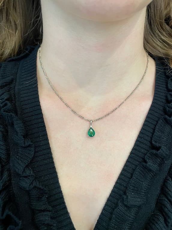 PENDENTIF ÉMERAUDE ET DIAMANT — vue 2
