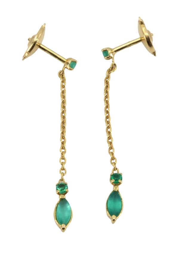 BOUCLES D'OREILLES PENDANTES ÉMERAUDES — vue 3