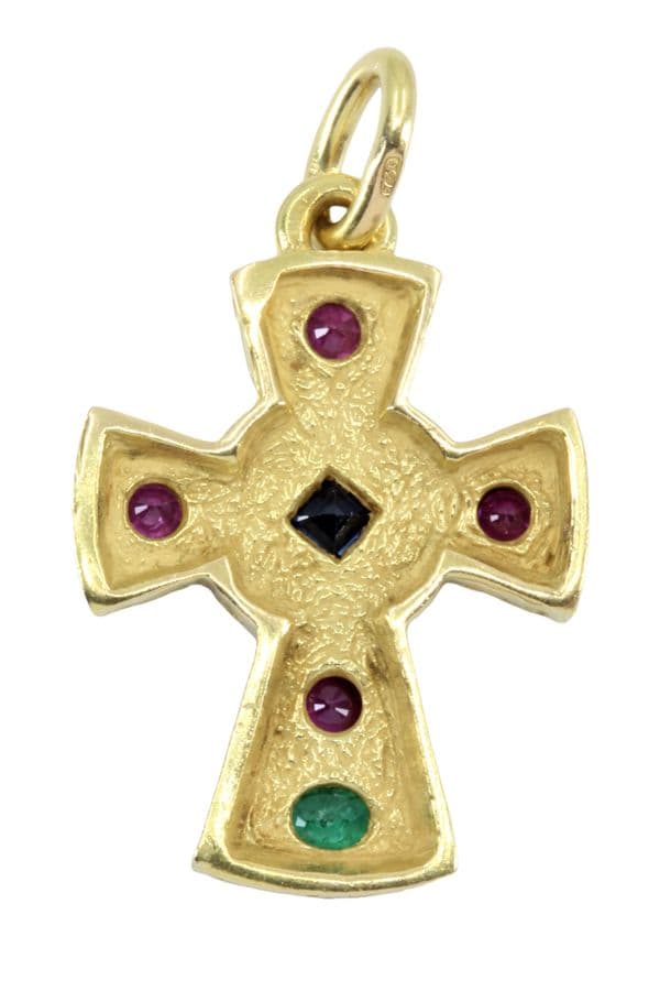 CROIX MODERNE RUBIS SAPHIR ET ÉMERAUDE — vue 3