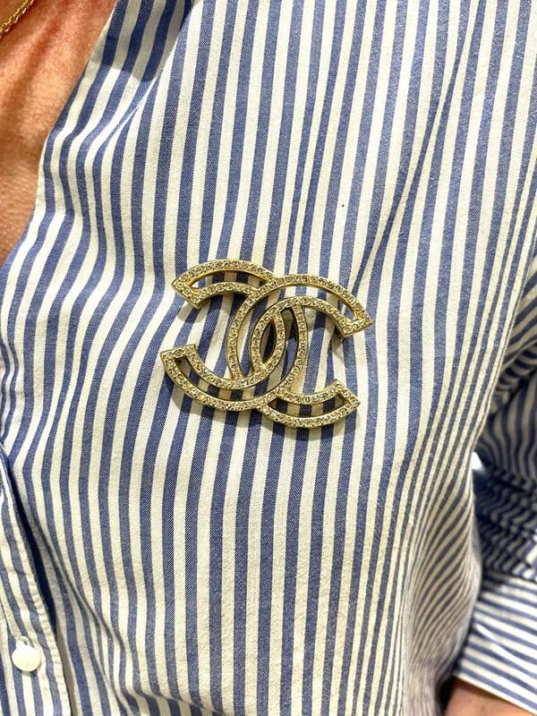 BROCHE CHANEL "DOUBLE C" — vue 2
