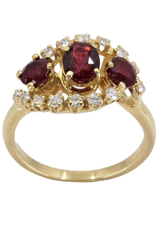 BAGUE MODERNE RUBIS ET DIAMANTS — vue 1