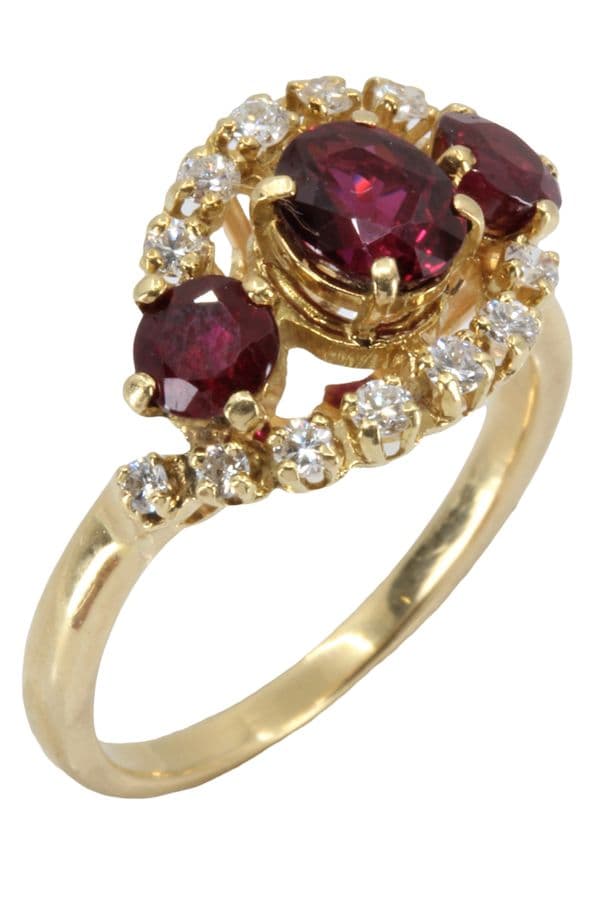 BAGUE MODERNE RUBIS ET DIAMANTS — vue 6