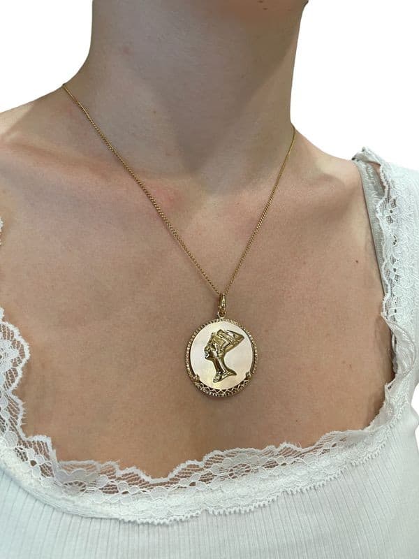 MÉDAILLE NÉFERTITI — vue 2