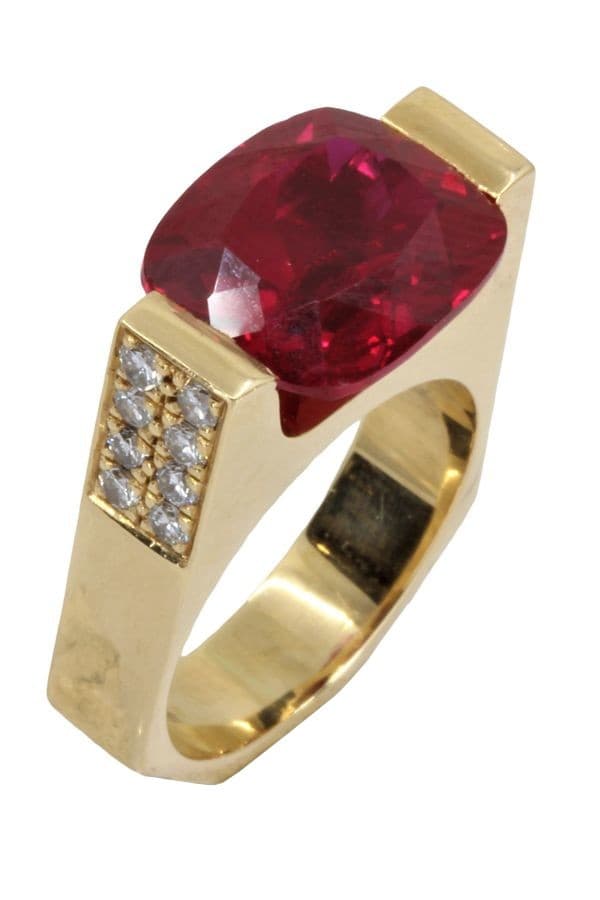 BAGUE DE CRÉATEUR RUBIS ET DIAMANTS — vue 3