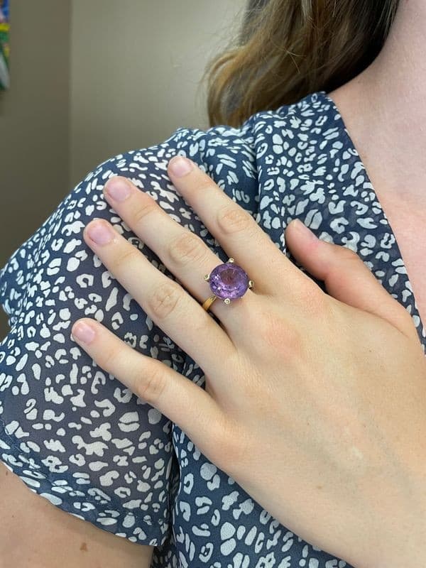 BAGUE AMÉTHYSTE ET DIAMANTS — vue 2
