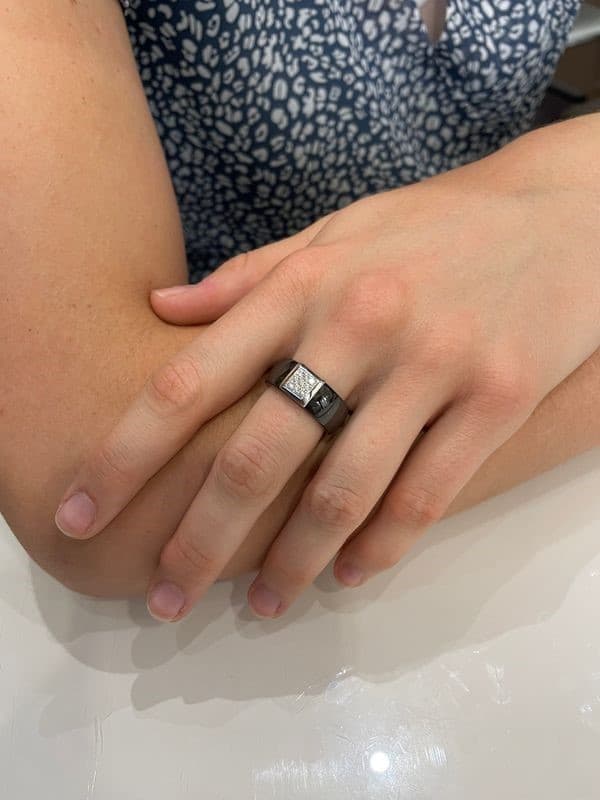 BAGUE MODERNE CÉRAMIQUE ET DIAMANTS — vue 2