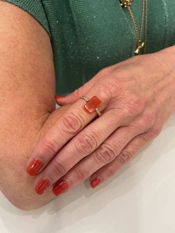 BAGUE ANCIENNE PIERRE DURE — vue 2