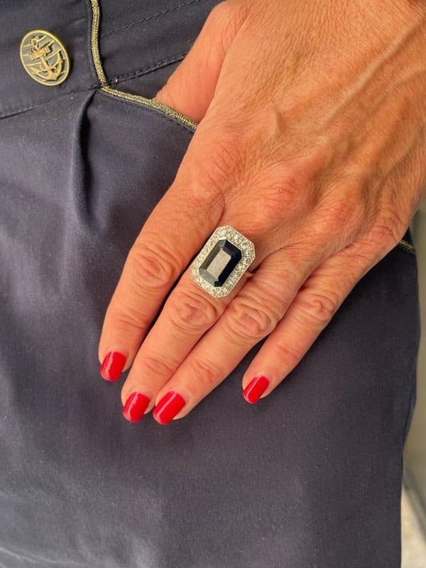BAGUE ART-DÉCO SAPHIR ET DIAMANTS — vue 2