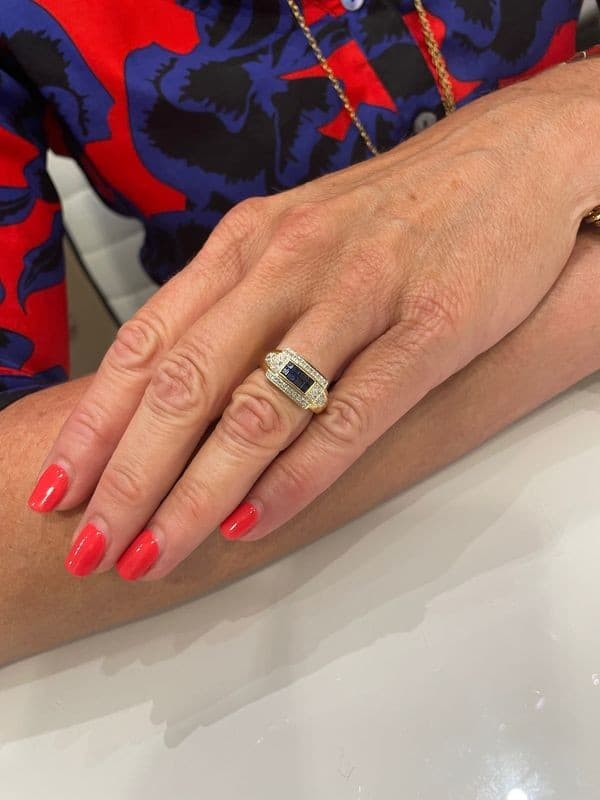 BAGUE MODERNE SAPHIRS ET DIAMANTS — vue 2