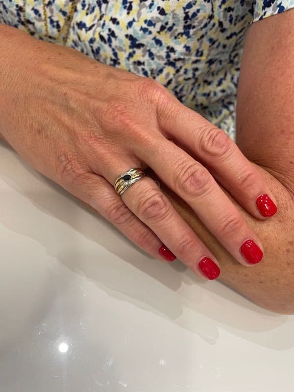 BAGUE MODERNE SAPHIR ET DIAMANTS — vue 2
