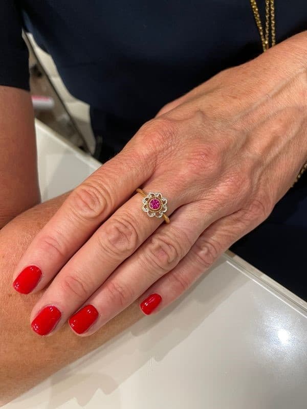 BAGUE ART-NOUVEAU RUBIS ET DIAMANTS — vue 2