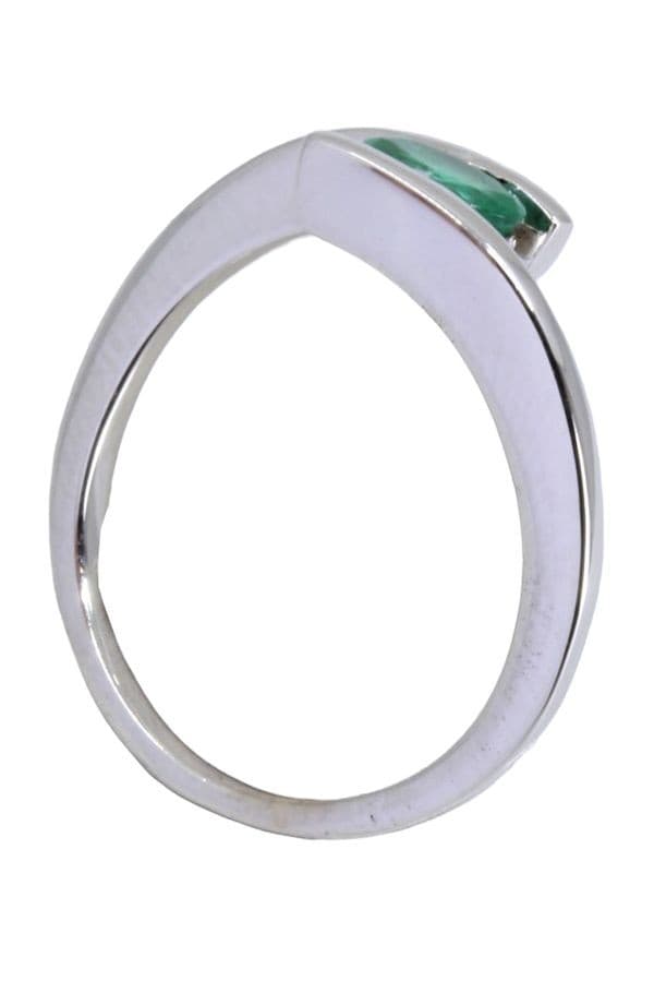 BAGUE MODERNE ÉMERAUDE — vue 5