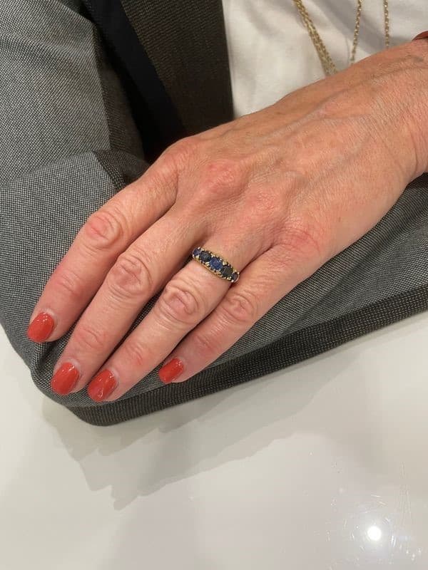 BAGUE ANCIENNE JARRETIÈRE SAPHIRS — vue 2
