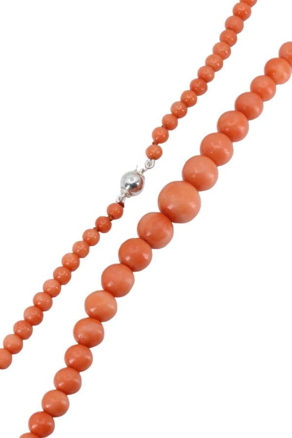COLLIER CORAIL EN CHUTE — vue 3