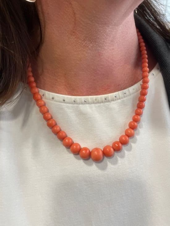 COLLIER CORAIL EN CHUTE — vue 2