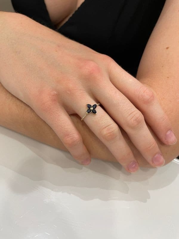 BAGUE FLEUR SAPHIRS ET DIAMANTS — vue 2