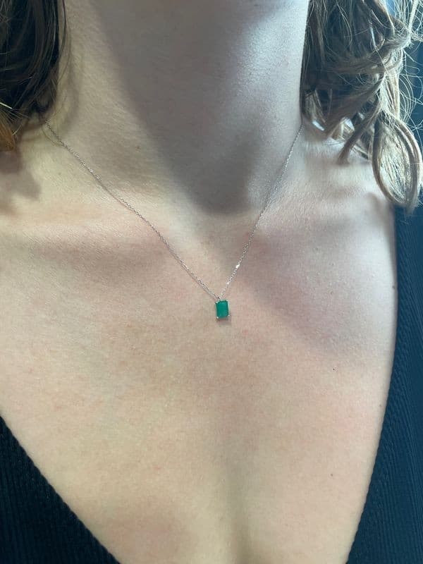COLLIER SOLITAIRE ÉMERAUDE — vue 2