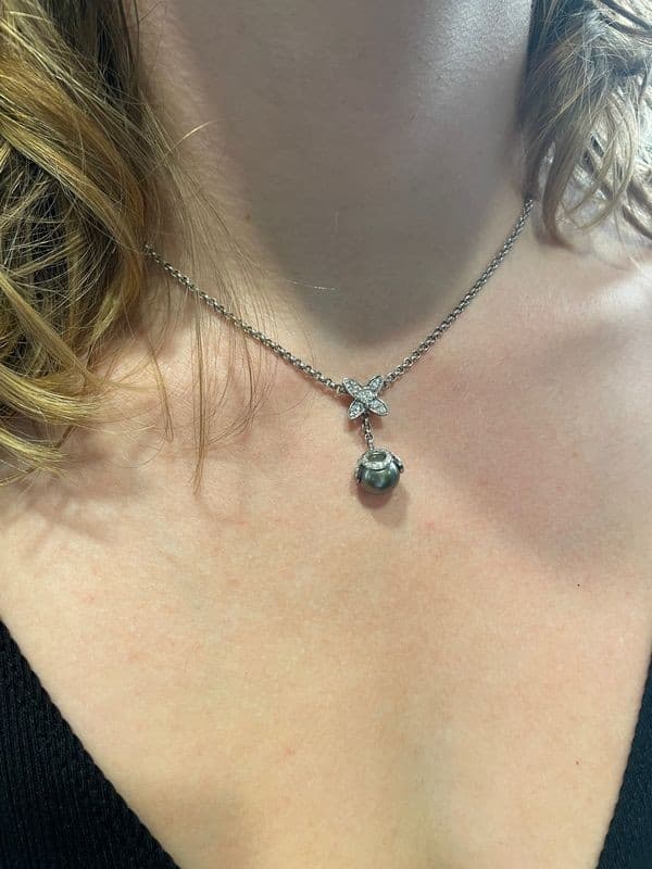 COLLIER LOUIS VUITTON PERLE DE TAHITI ET DIAMANTS — vue 2