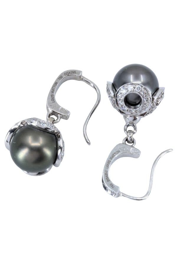 BOUCLES D'OREILLES LOUIS VUITTON PERLES ET DIAMANTS — vue 3