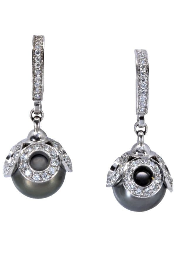 BOUCLES D'OREILLES LOUIS VUITTON PERLES ET DIAMANTS